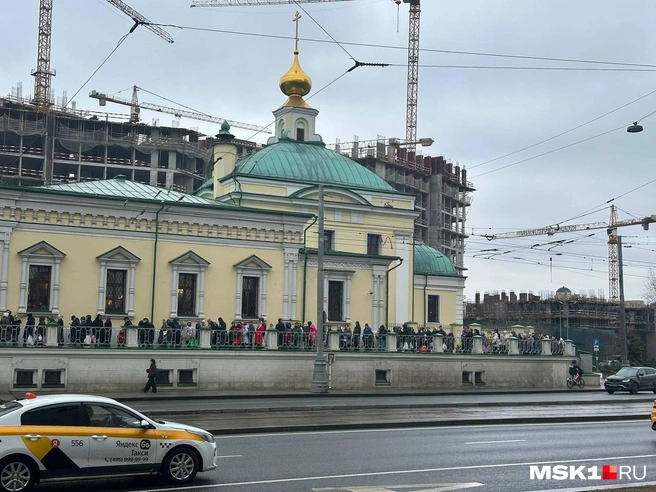 В храме освящают куличи и яйца | Источник: Читательница MSK1.RU