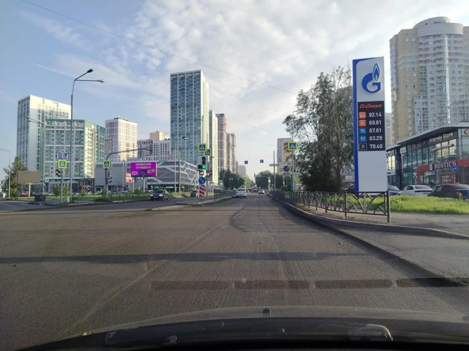 Старый асфальт снимают фрезой | Источник: читатель E1.RU