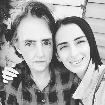 Юлия с мамой | Источник: соцсети Юлии Свиридовой