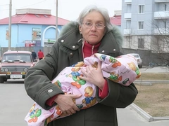 Мечта всей жизни или проклятие: история Валентины Подвербной, которая стала матерью в 66 лет, но потеряла дочь