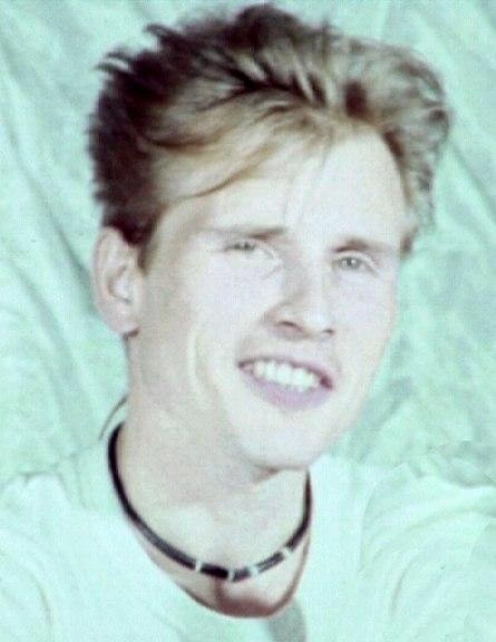 Узнали? Да, это юный Александр Малинин. В 1986 году в составе группы «Цветы» он пел в Тюмени | Источник: Тюмень до нашей эры / Vk.com