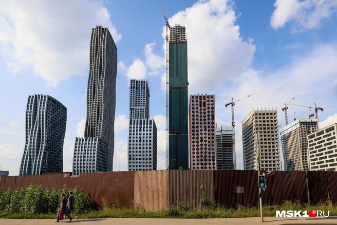 Эти небоскребы хорошо видны из разных районов Москвы | Источник: Артем Устюжанин / MSK1.RU