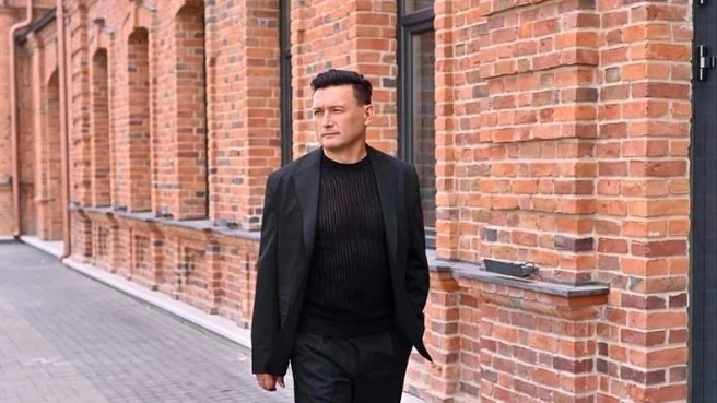 Анвар Нургалиев проводил своего поклонника | Источник: Анвар Нургалиев / Vk.com