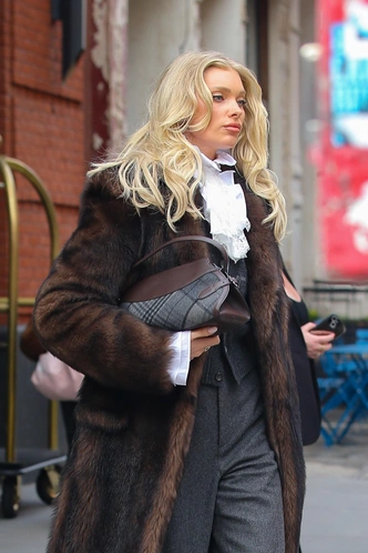 Mob wife возрождается: Эльза Хоск сочетает шубу с драматичным черным | marieclaire.ru