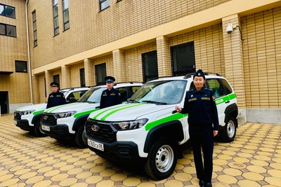 Ключи от новых «Нив» вручены судебным приставам Калмыкии