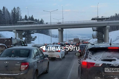 Accident on Chusovsky Bridge blocks traffic in both directions