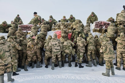 Масленичные гулянья в НВВУ: конные бои и штурм снежной крепости
