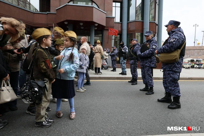 Показываем, что происходило у Красной площади во время парада Победы и после него | Источник: Артем Устюжанин / MSK1.RU
