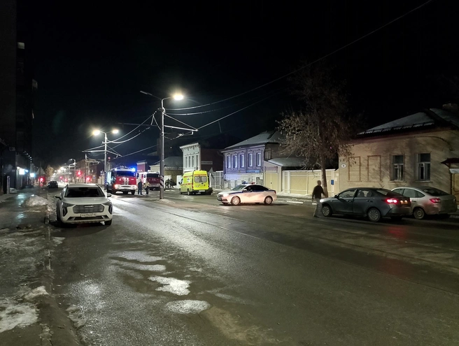 Приехали полиция, скорая, пожарные  | Источник: Борис Коценко 