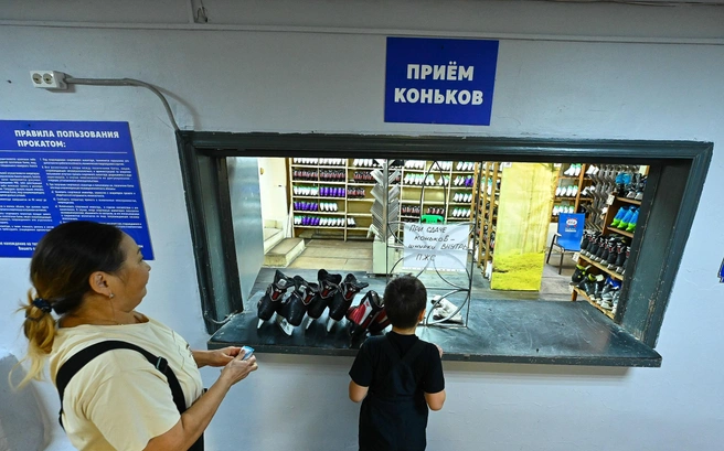 Прокат пополнился новыми лыжами и коньками&nbsp;по инициативе «Брусники» | Источник: Людмила Ковалева