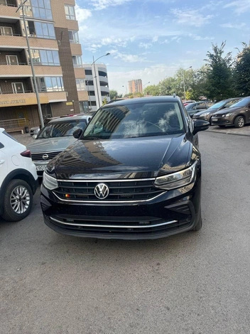 Изначально Tiguan часто блокировал проезд | Источник: Новости Grand Avenue / t.me