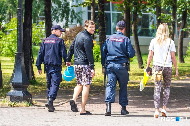 И такое было. Праздник праздником, но все-таки должно присутствовать понимание, что можно делать, а что нельзя  | Источник: Татьяна Кривенко / NGS.RU 