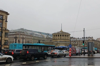 Светофор на площади Восстания вышел из строя из-за дождя и снега