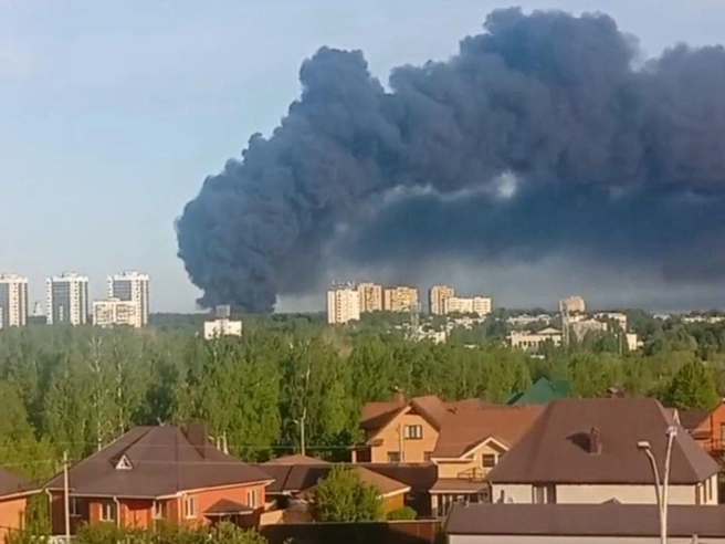 Пожар возник на улице Авторемонтной | Источник: Читатель 116.RU