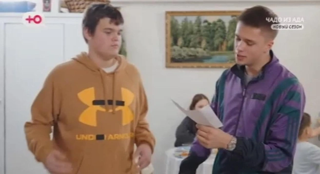 Олег (слева) и Михаил (справа) подружились и зачитали рэп, который придумали вместе | Источник: www.u-tv.ru