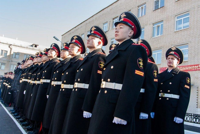 Новое знамя и клятва суворовца | Источник: Ксения Зимина