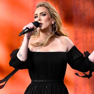 Адель обвинили в плагиате. Суд в Бразилии постановил запретить песню Million Years Ago по всему миру