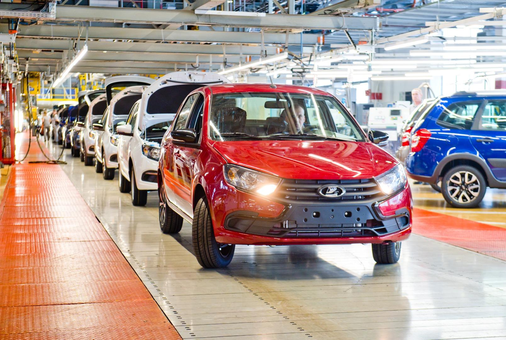 Россия много лет использует пошлины для поддержки автопрома. Что понял бы Трамп, изучив наш опыт