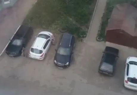В Рязани двое мужчин разбили автомобиль (видео) | ya62.ru