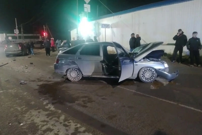 В Стрежевом столкнулись Honda Fit и ВАЗ-21124