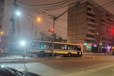 Авария автобуса в Екатеринбурге: видео первых минут