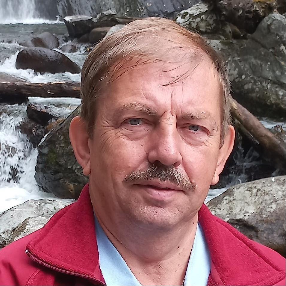 <p>Михаил Болгов </p>
