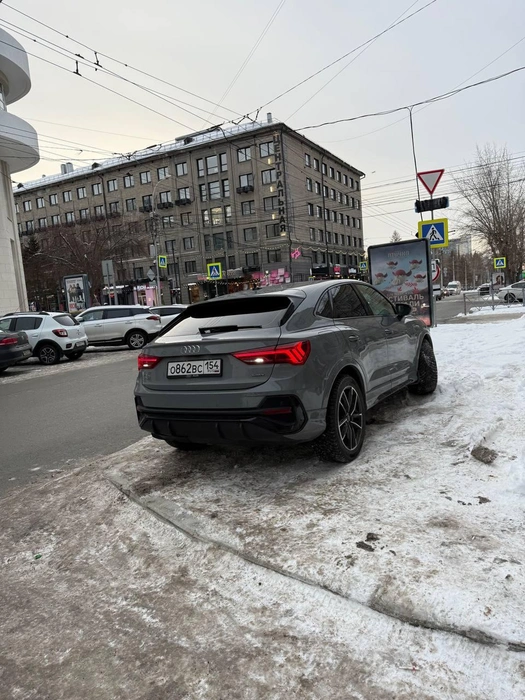 Тротуар на Советской, 35 | Источник: Читатель НГС