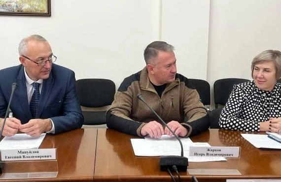 Игорю Жаркову уже хорошо знакома ЛНР | Источник: правительство ЛНР