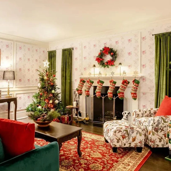 Тайны особняка из «Один дома»: почему съемки проходили в школе и при чем здесь «Друзья» Тайны особняка из «Один дома»: почему съемки проходили в школе и при чем здесь «Друзья»