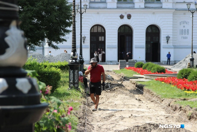 В рамках ремонта также обновляют аудитории в корпусах и комнаты общежитий | Источник: Варвара Фролова / NGS70.RU