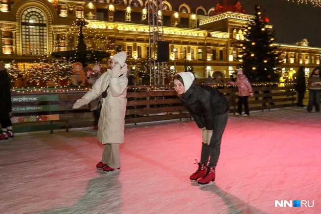На Нижегородской ярмарке открыли каток | Источник: Наталья Бурухина / NN.RU
