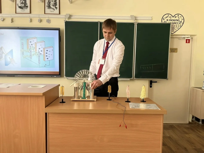 В этом году Антон Маслюк стал победителем областного конкурса «Учитель года» | Источник: Антон Маслюк