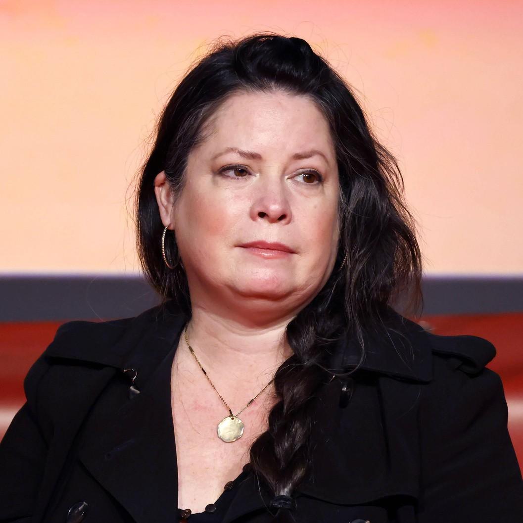 Седина и лишние килограммы: Пайпер из «Зачарованных» Холли Мэри Комбс перестала следить за собой