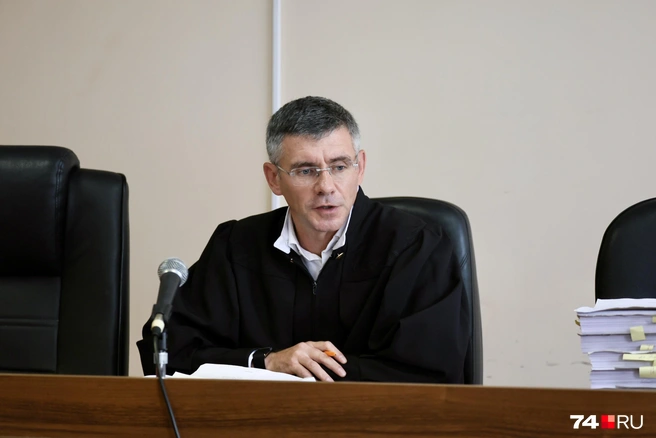 Дело рассматривает председатель Центрального райсуда Денис Лекарь | Источник: Михаил Шилкин