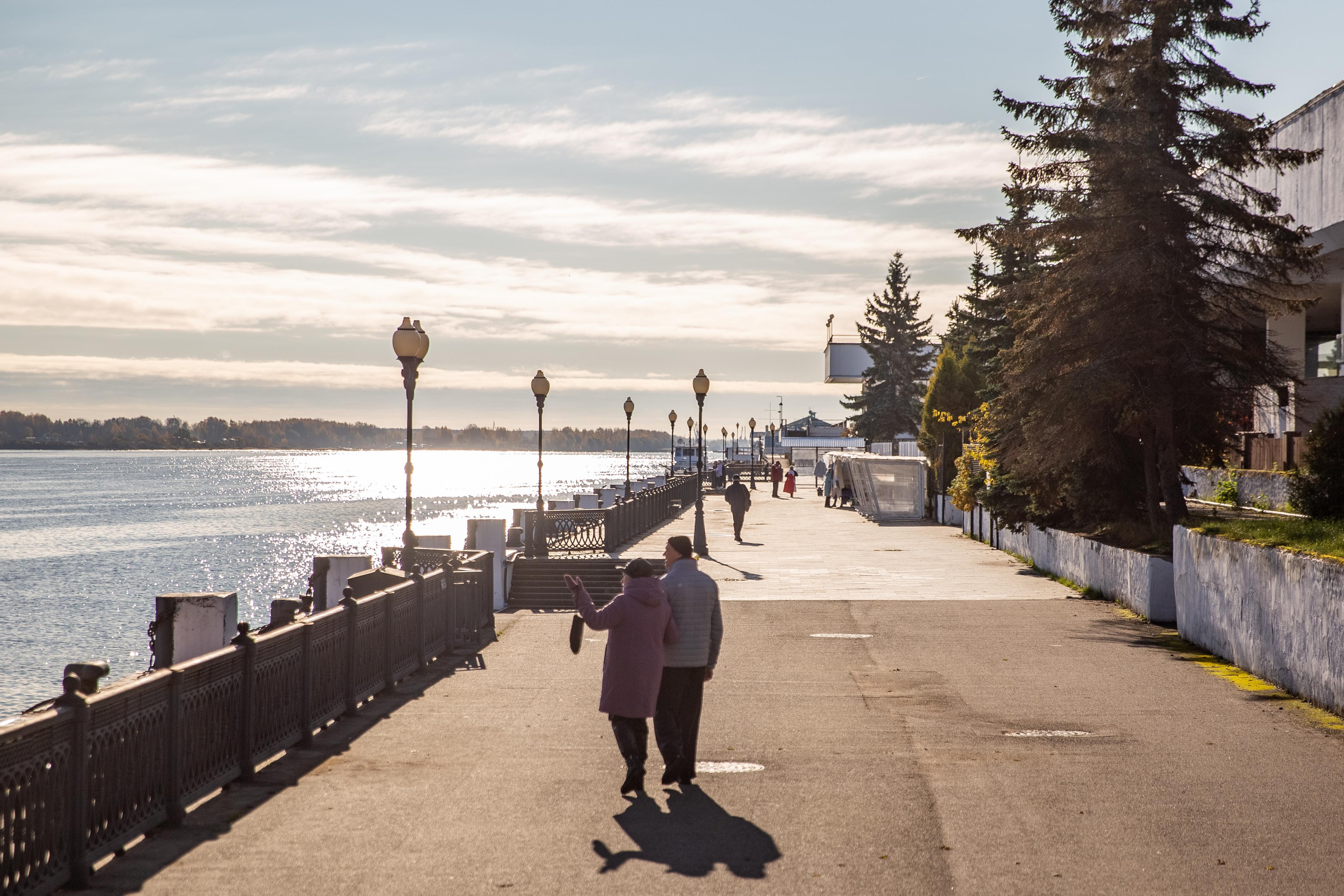 Отдохнуть и не разориться: 10 популярных направлений, куда поехать из Москвы осенью бюджетно и безо…
