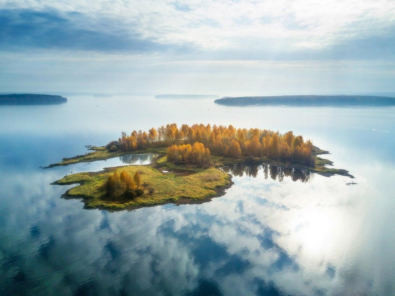 Снимок парящего острова на Волчихинском водохранилище победил в  международном фотоконкурсе - 10 октября 2018 - Е1.ру