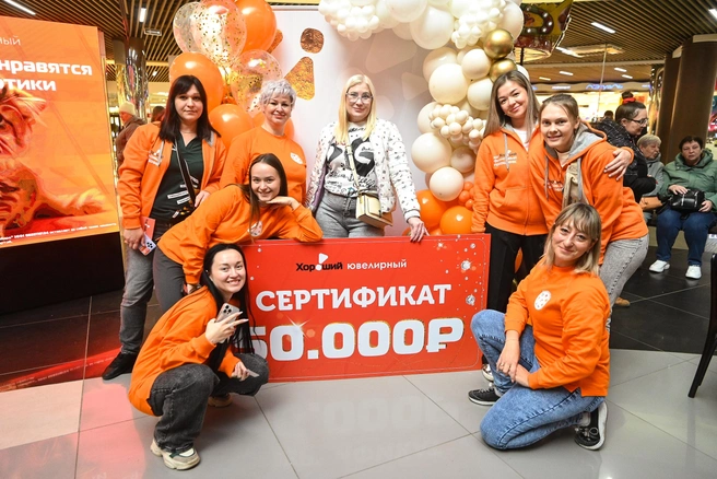 Шикарный подарок достался Ольге | Источник: Максим Воробьев
