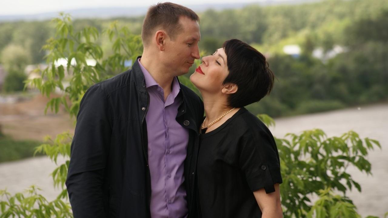 «Таких, как она, больше нет»: после смерти жены уфимца с 3 дочерьми спасали всем городом — узнали, как он