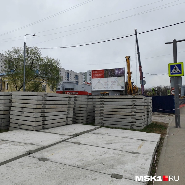 Михневская улица в Бирюлево Восточном в апреле 2026 года | Источник: Игорь Мещанев / MSK1.RU