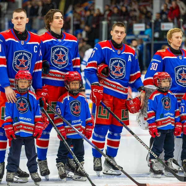 Сейчас он, как правило, играет в третьем звене | Источник: akm_mhl / Vk.com