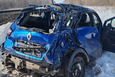 Тепловоз и автомобиль столкнулись на ж/д переезде