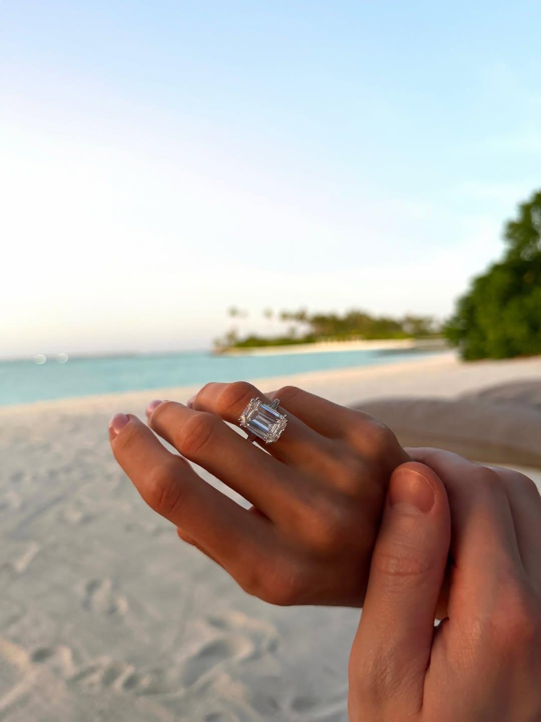 Анастасия Решетова показала кольцо и намекнула на помолвку