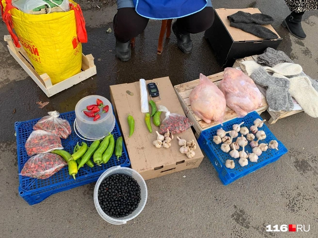 Скромный ассортимент приятной бабушки | Источник: Ильгиз Шарифзянов / 116.RU