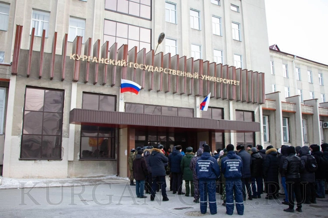 В Кургане открыли памятную доску создателю БМП- 3  | Источник: Пресс-службы администрации Кургана