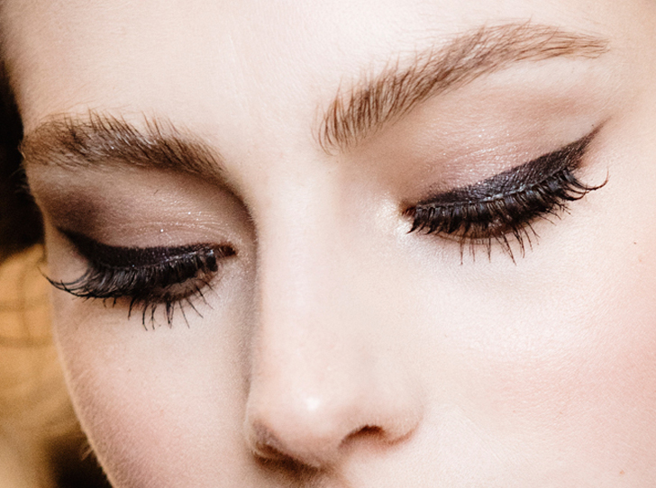 Как красиво накрасить узкие глаза: основные нюансы при создании макияжа