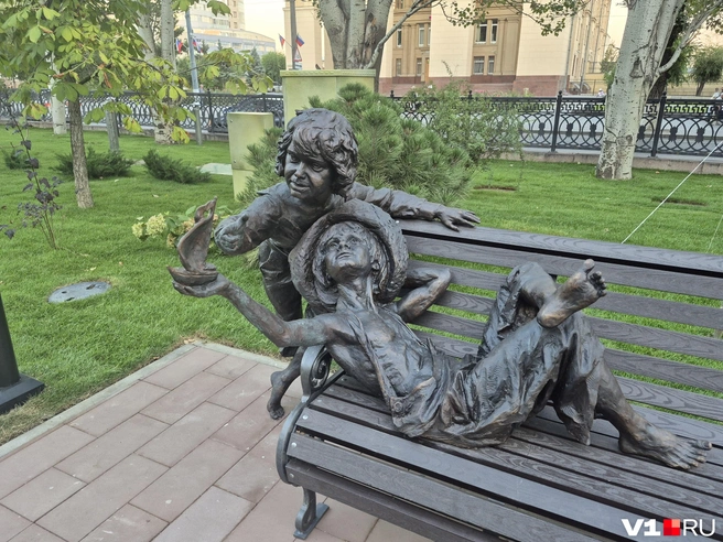 по правде говоря, мальчики выглядят немного пугающе | Источник: Ирина Яковлева / V1.RU