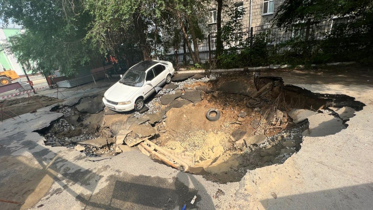 Что происходит на месте провала в центре города Воду - 12 июля 2023 - НГС.ру