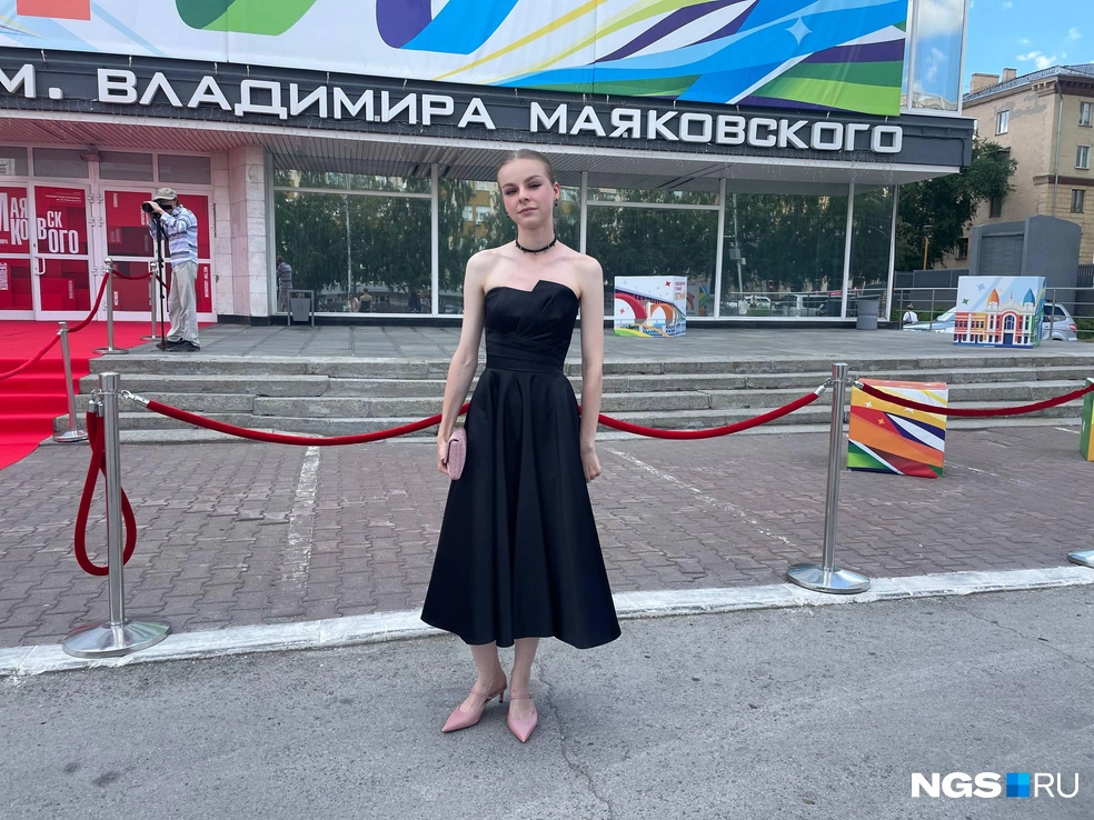 Варвара начала продумывать образ на выпускной весной  | Источник: Алена Золотухина / NGS.RU
