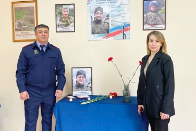 В Черкесске открыли стенд памяти участнику СВО