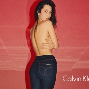 Calvin Klein представляет новые скульптурирующие джинсы